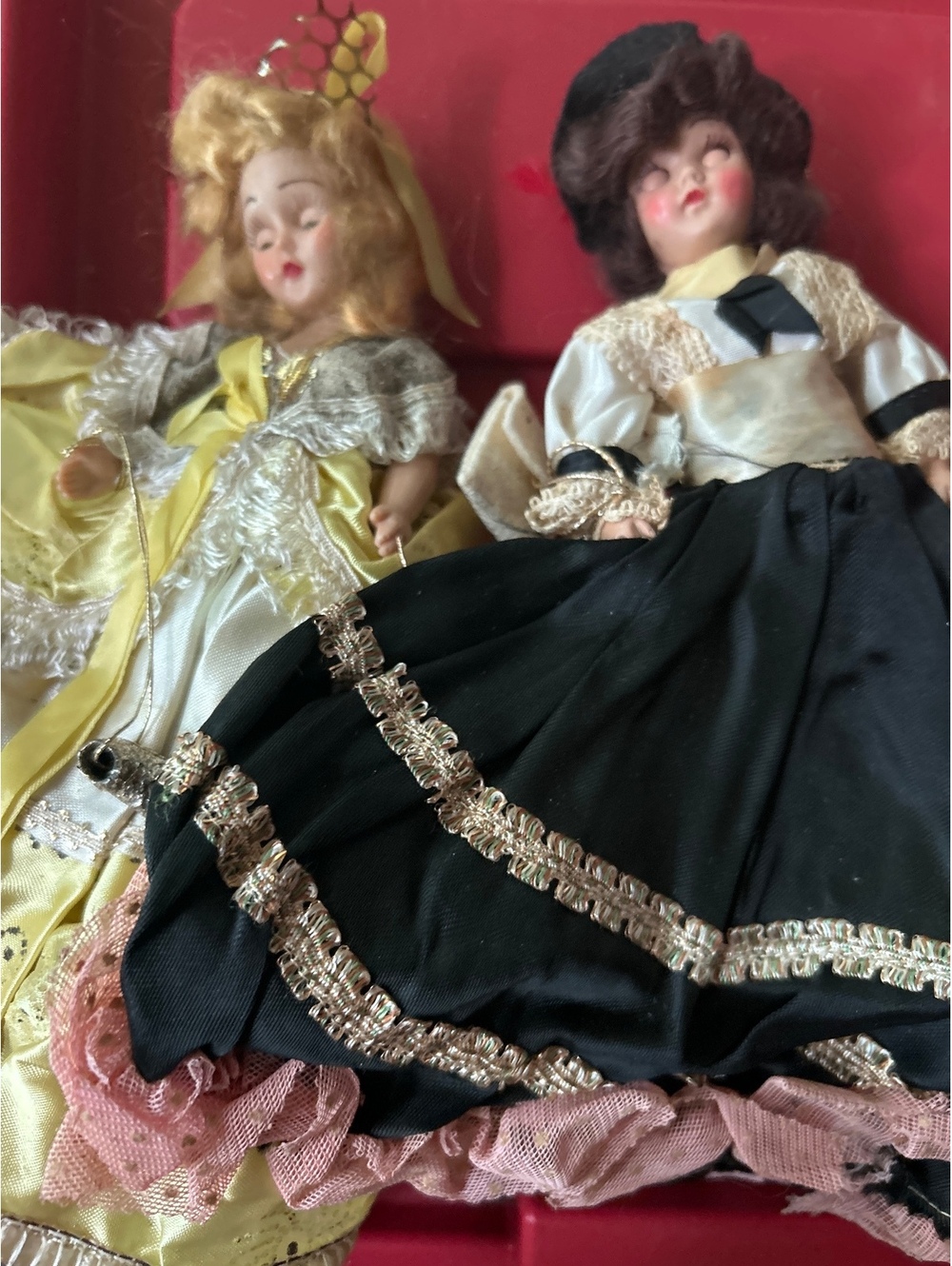 Old dolls poor condition